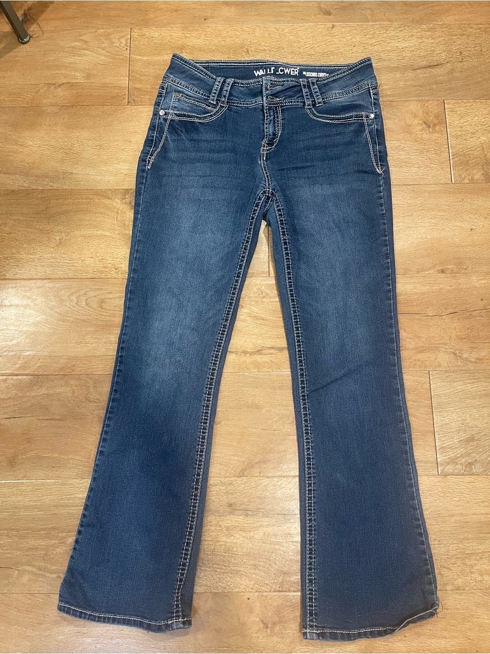 WallFlower Luscious Curvy Fit Bootcut Jeans Medium Wash Stretch Women - Picture 2 of 7